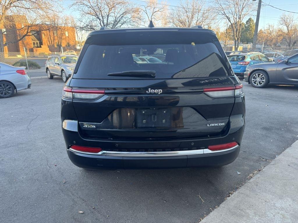 Jeep Grand Cherokee Laredo 4WD 2024