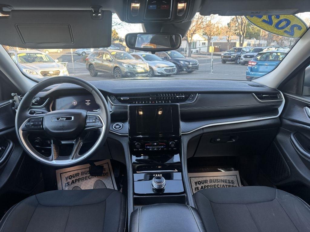 Jeep Grand Cherokee Laredo 4WD 2024