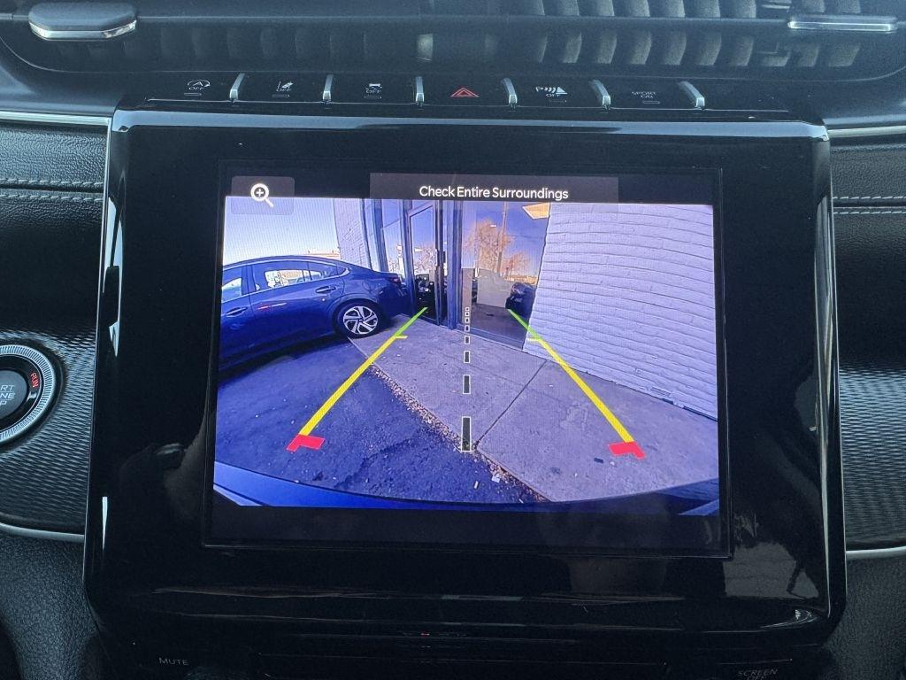 Jeep Grand Cherokee Laredo 4WD 2024