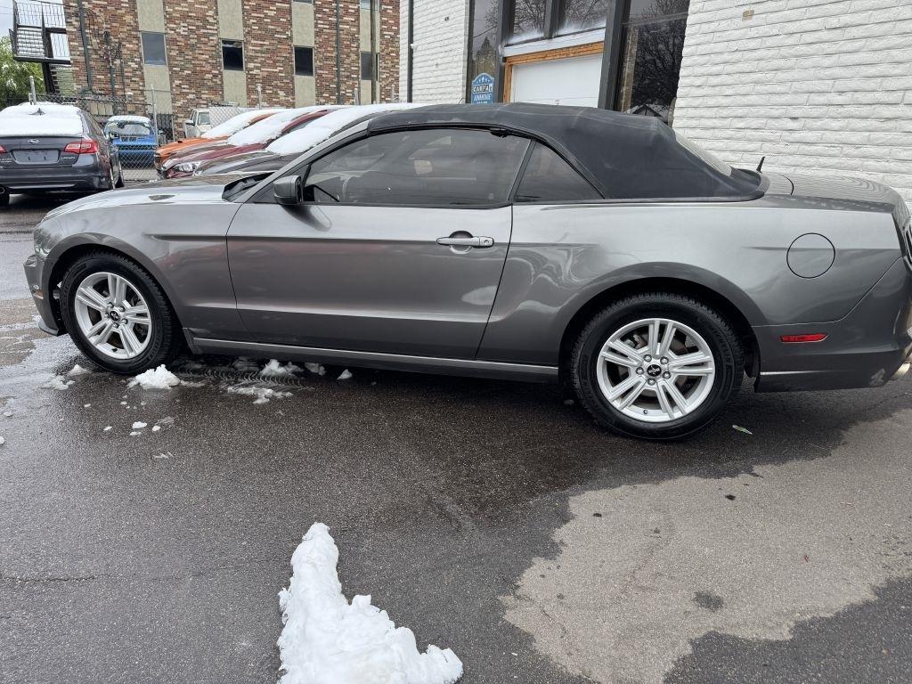 Ford Mustang V6 Convertible 2014