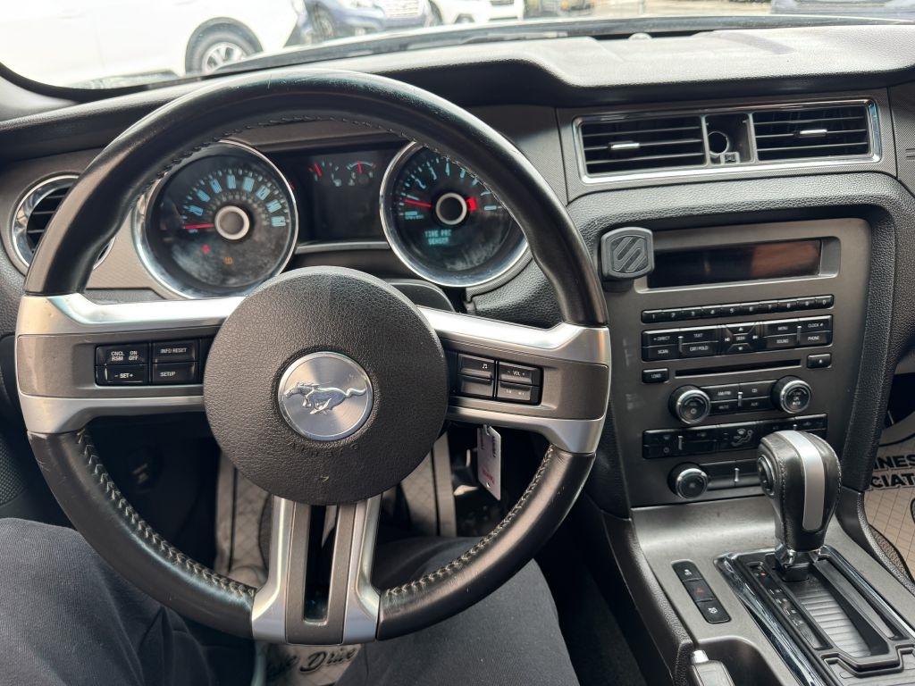 Ford Mustang V6 Convertible 2014