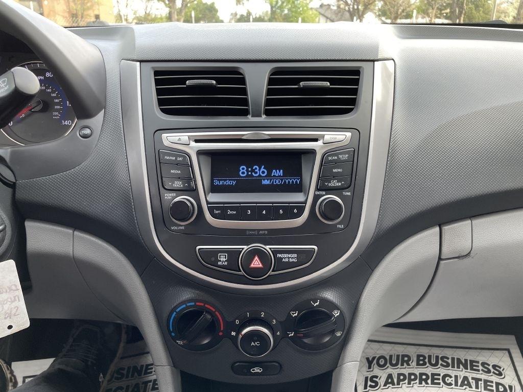 Hyundai Accent SE 4-Door 6A 2017