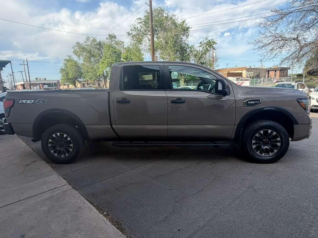 Nissan Titan XD SL Crew Cab 4WD 2023