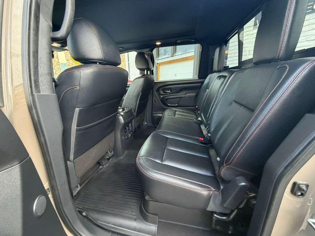 Nissan Titan XD SL Crew Cab 4WD 2023