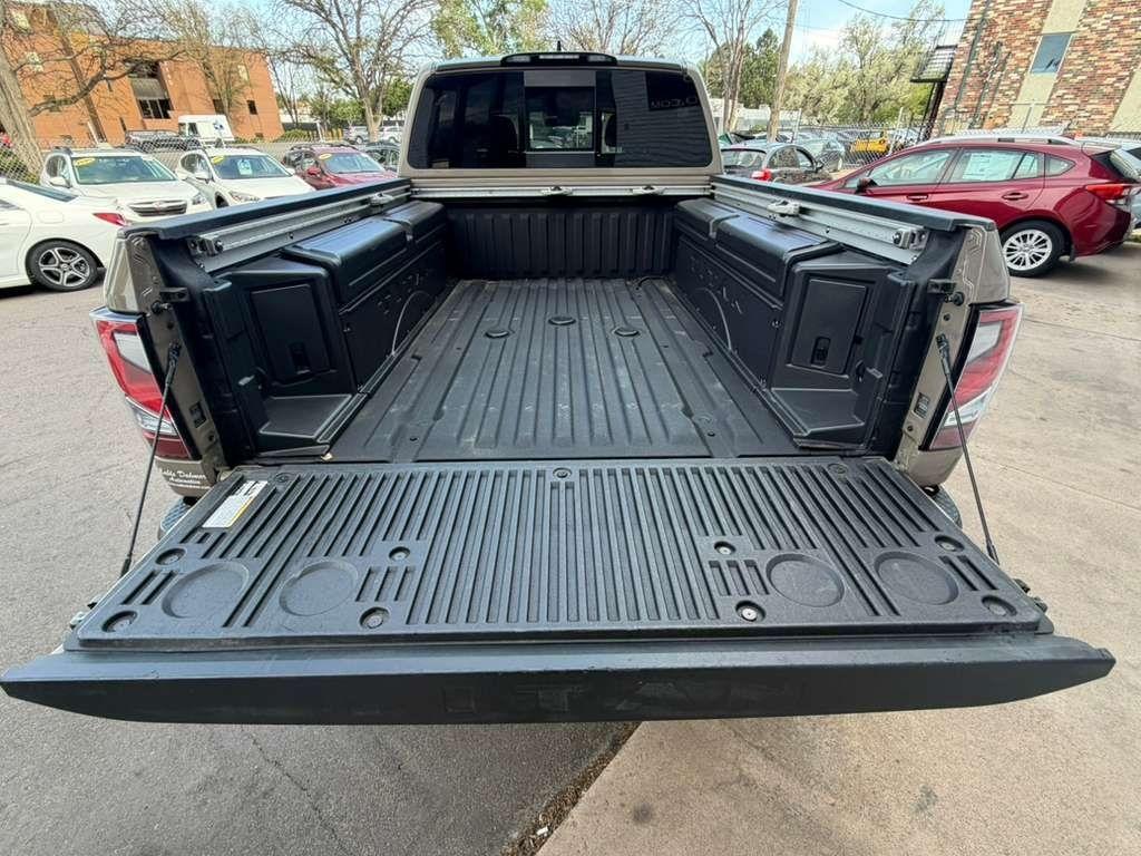 Nissan Titan XD SL Crew Cab 4WD 2023