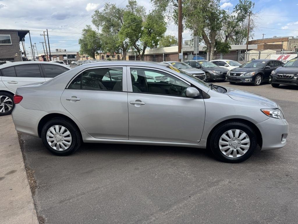 Toyota Corolla Base 5-Speed MT 2010