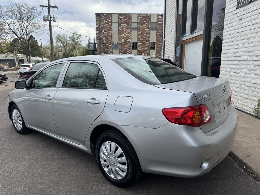 Toyota Corolla Base 5-Speed MT 2010