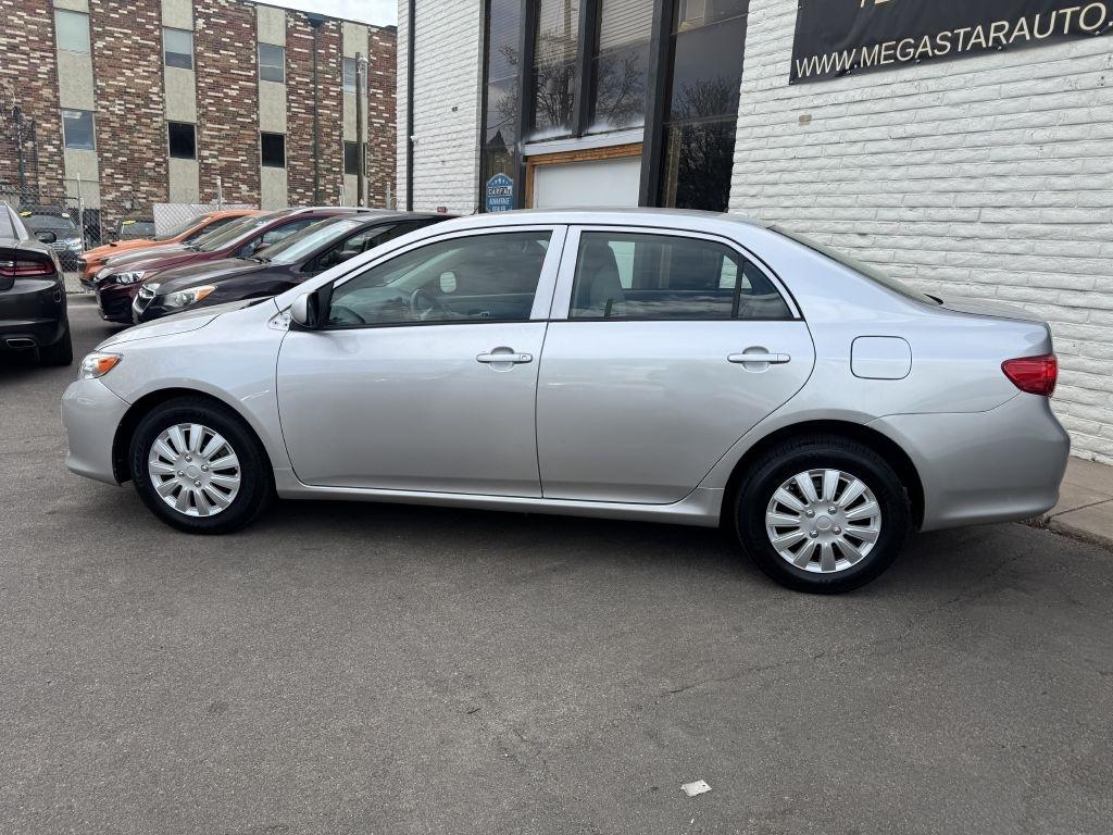 Toyota Corolla Base 5-Speed MT 2010