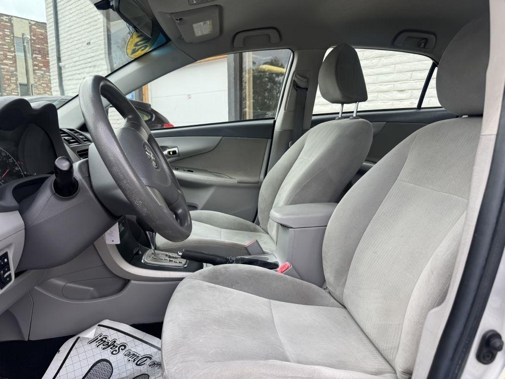 Toyota Corolla Base 5-Speed MT 2010