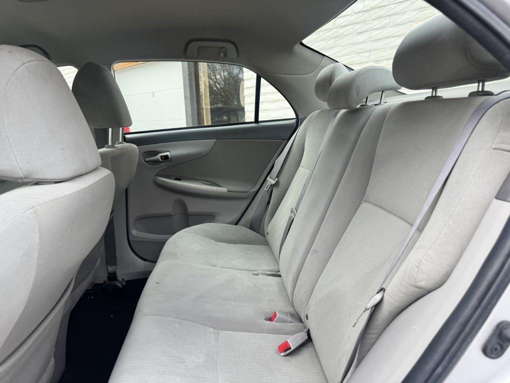 Toyota Corolla Base 5-Speed MT 2010