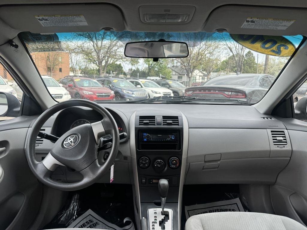 Toyota Corolla Base 5-Speed MT 2010