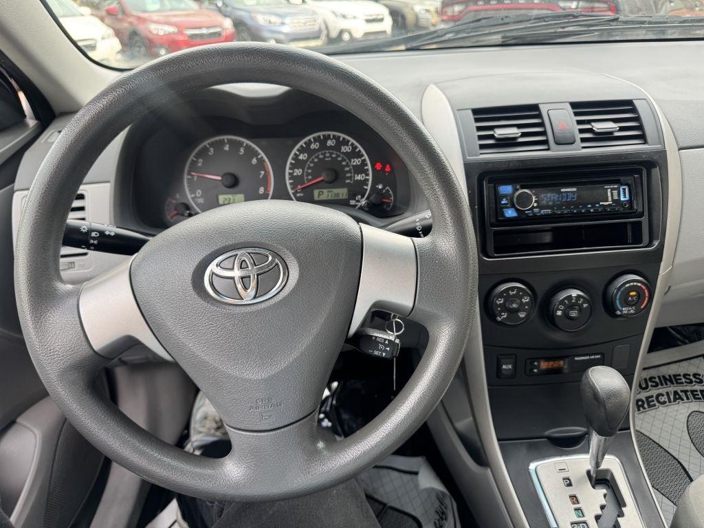 Toyota Corolla Base 5-Speed MT 2010
