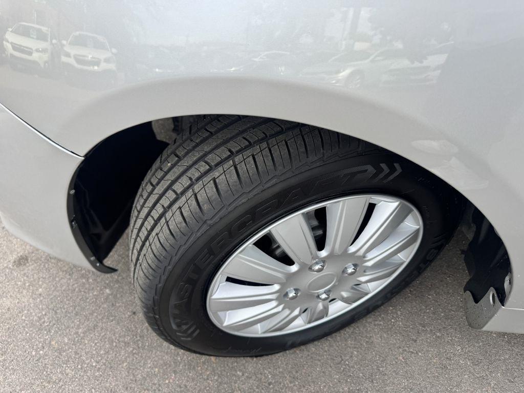 Toyota Corolla Base 5-Speed MT 2010