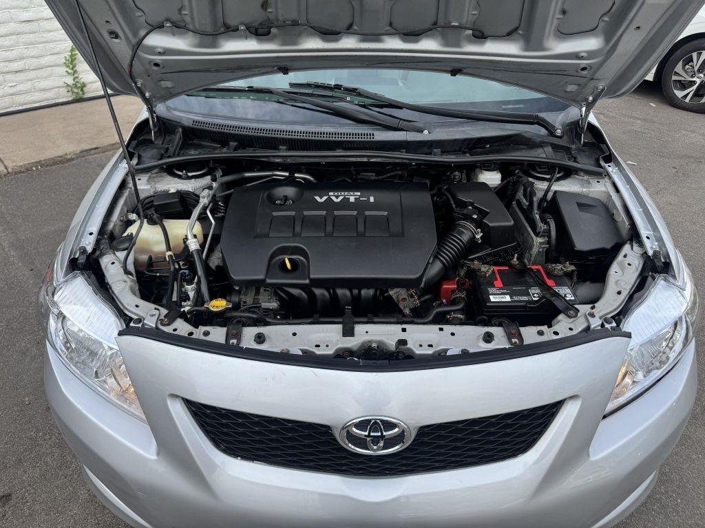 Toyota Corolla Base 5-Speed MT 2010