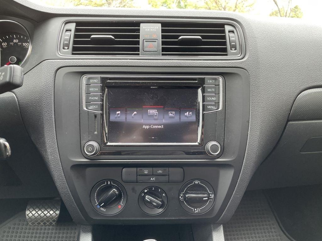 Volkswagen Jetta 1.4T S 6A 2016