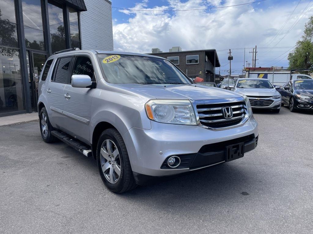Honda Pilot Touring 4WD 5-Spd AT with DVD 2013