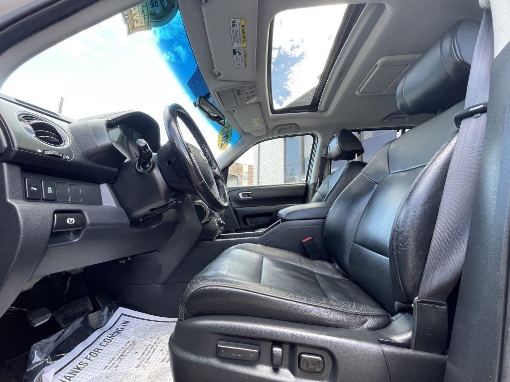 Honda Pilot Touring 4WD 5-Spd AT with DVD 2013