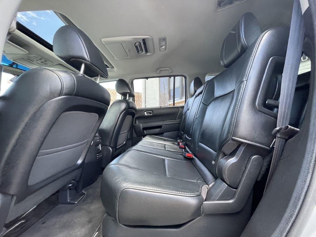 Honda Pilot Touring 4WD 5-Spd AT with DVD 2013