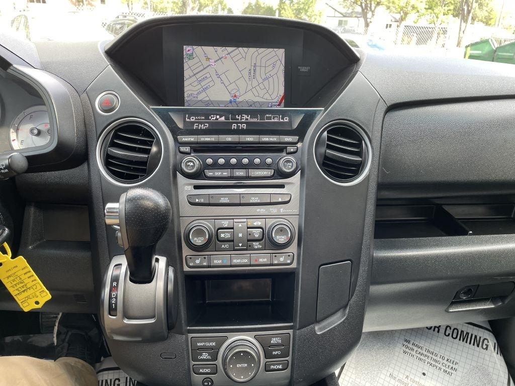 Honda Pilot Touring 4WD 5-Spd AT with DVD 2013