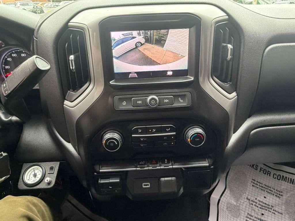 Chevrolet Silverado 1500 Custom Crew Cab Long Box 4WD 2020