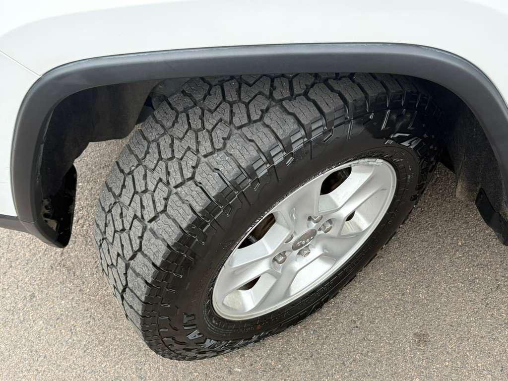 Jeep Grand Cherokee Laredo 4WD 2016