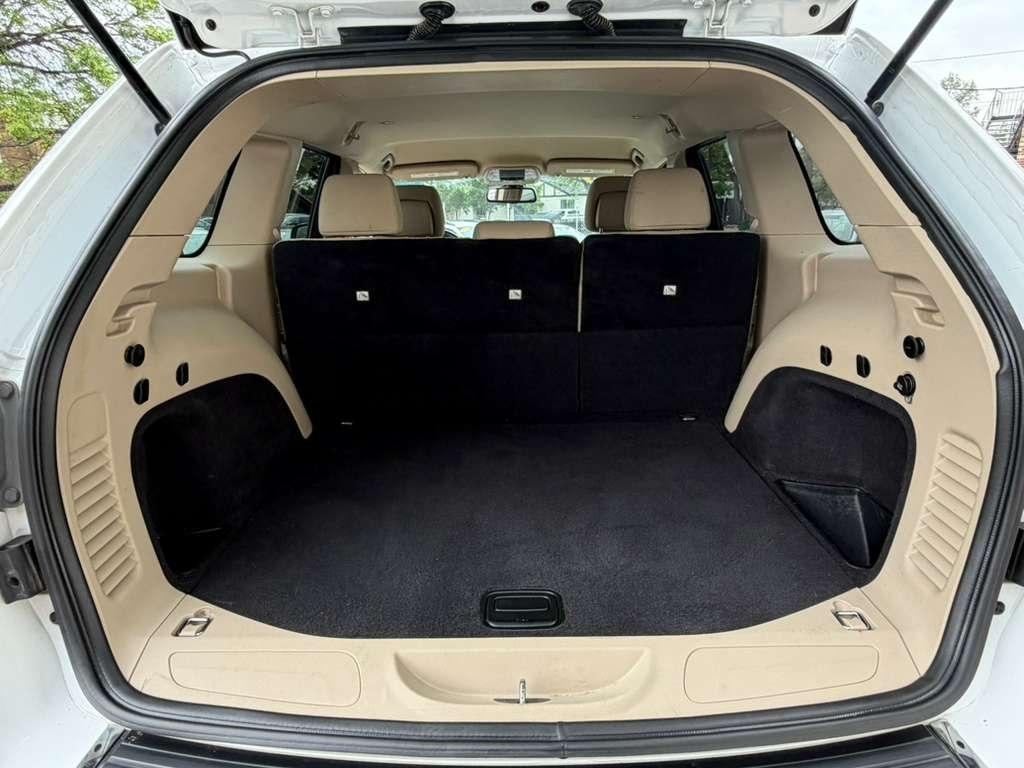 Jeep Grand Cherokee Laredo 4WD 2016