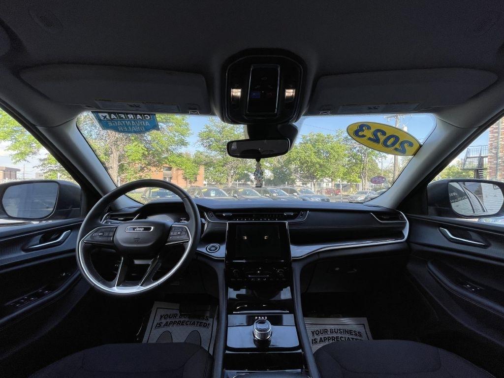 Jeep Grand Cherokee L Laredo 4WD 2023