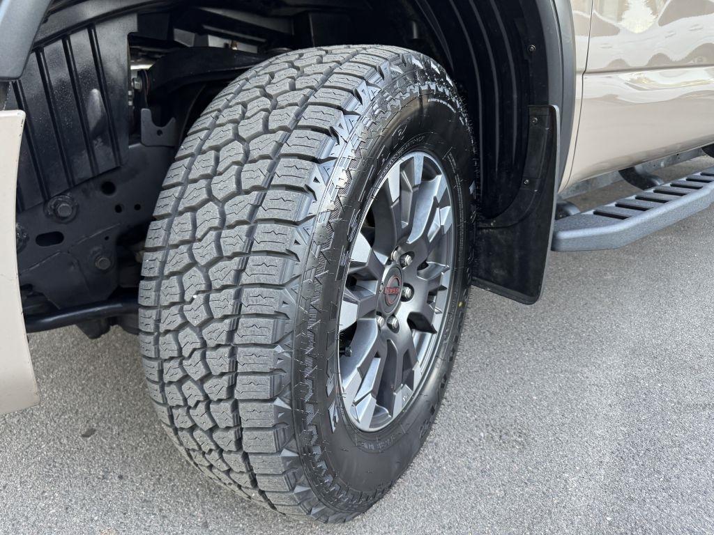 Nissan Titan XD SL Crew Cab 4WD 2023