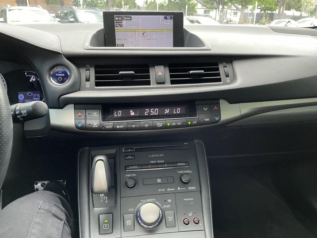 Lexus CT 200h Base 2014