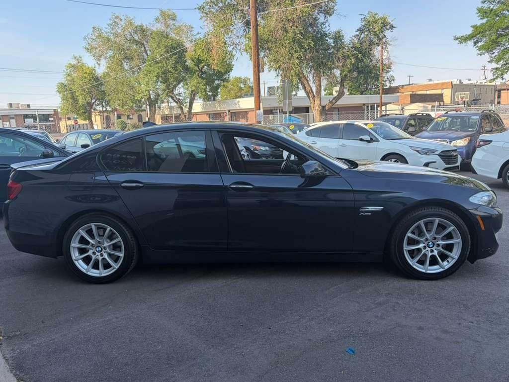 BMW 5-Series 535xi 2011