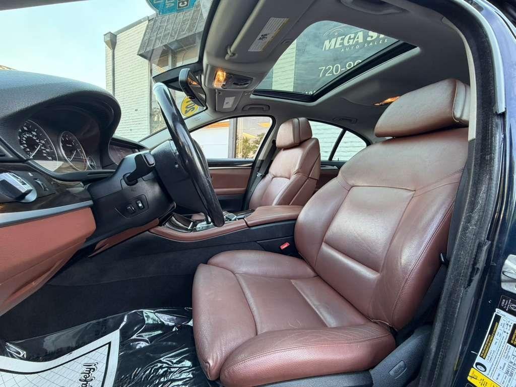 BMW 5-Series 535xi 2011