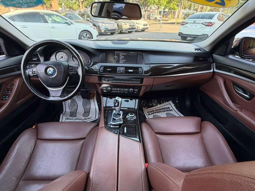BMW 5-Series 535xi 2011
