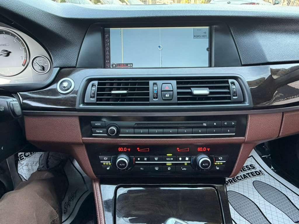 BMW 5-Series 535xi 2011