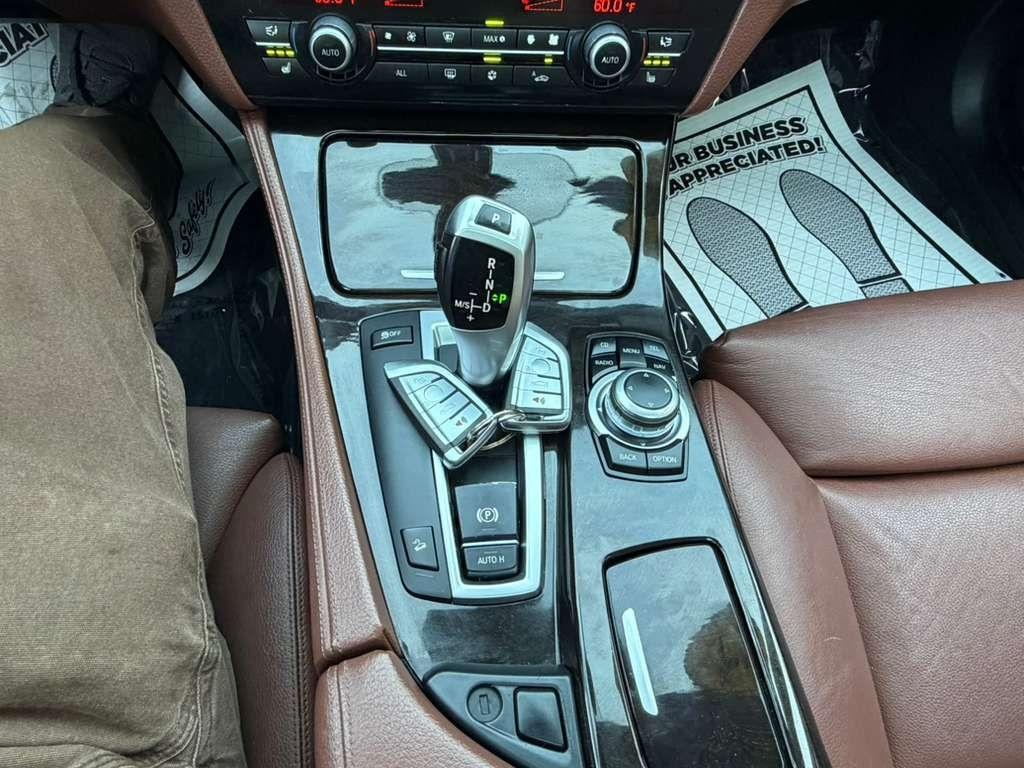 BMW 5-Series 535xi 2011