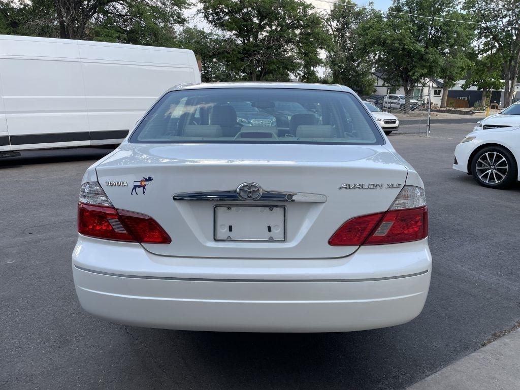 Toyota Avalon XL 2004