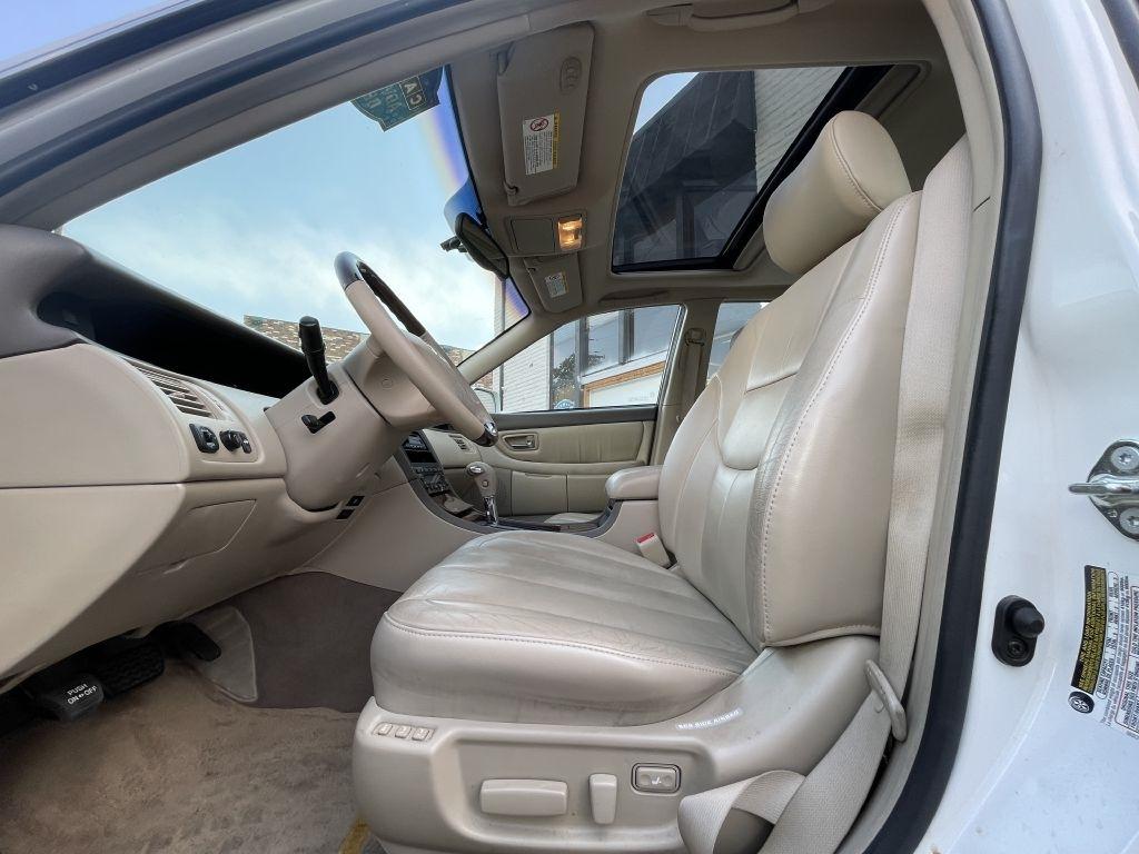 Toyota Avalon XL 2004