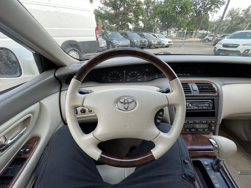 Toyota Avalon XL 2004