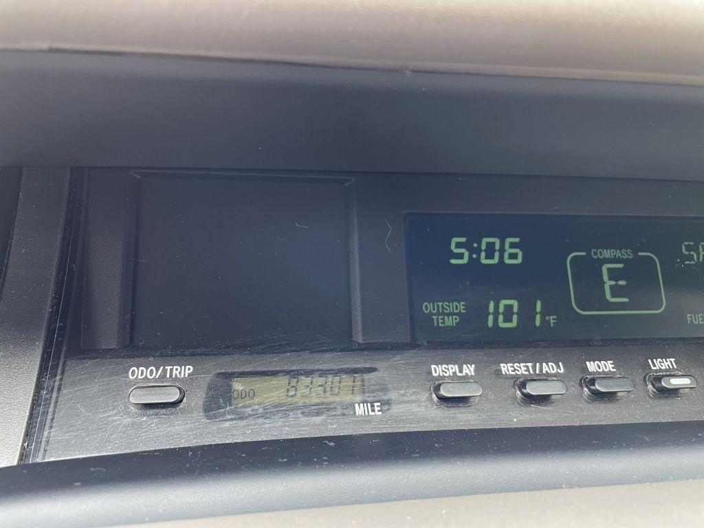 Toyota Avalon XL 2004