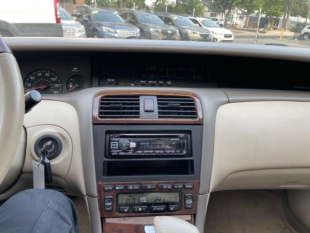 Toyota Avalon XL 2004