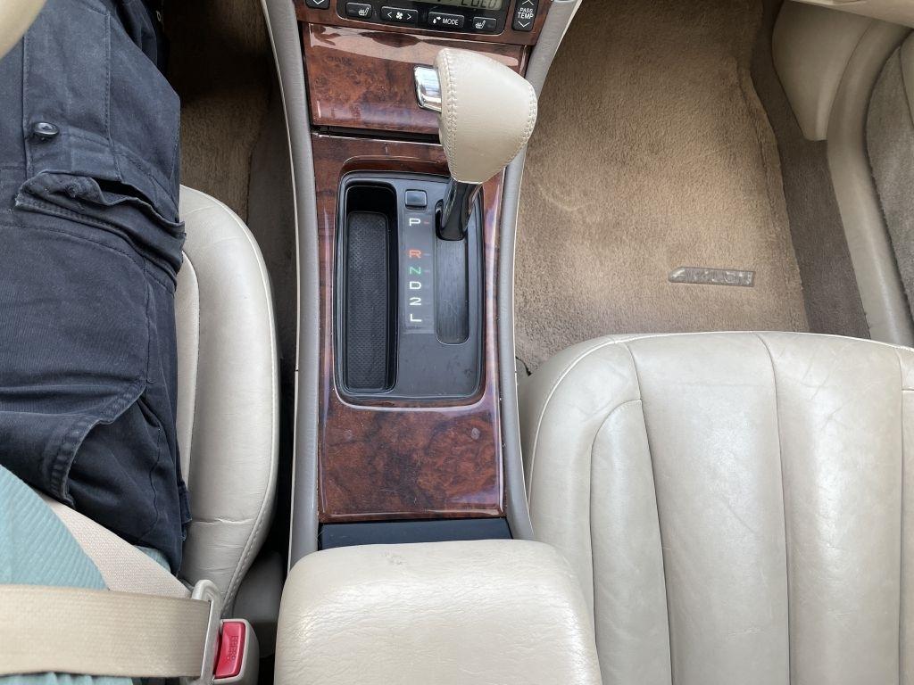 Toyota Avalon XL 2004