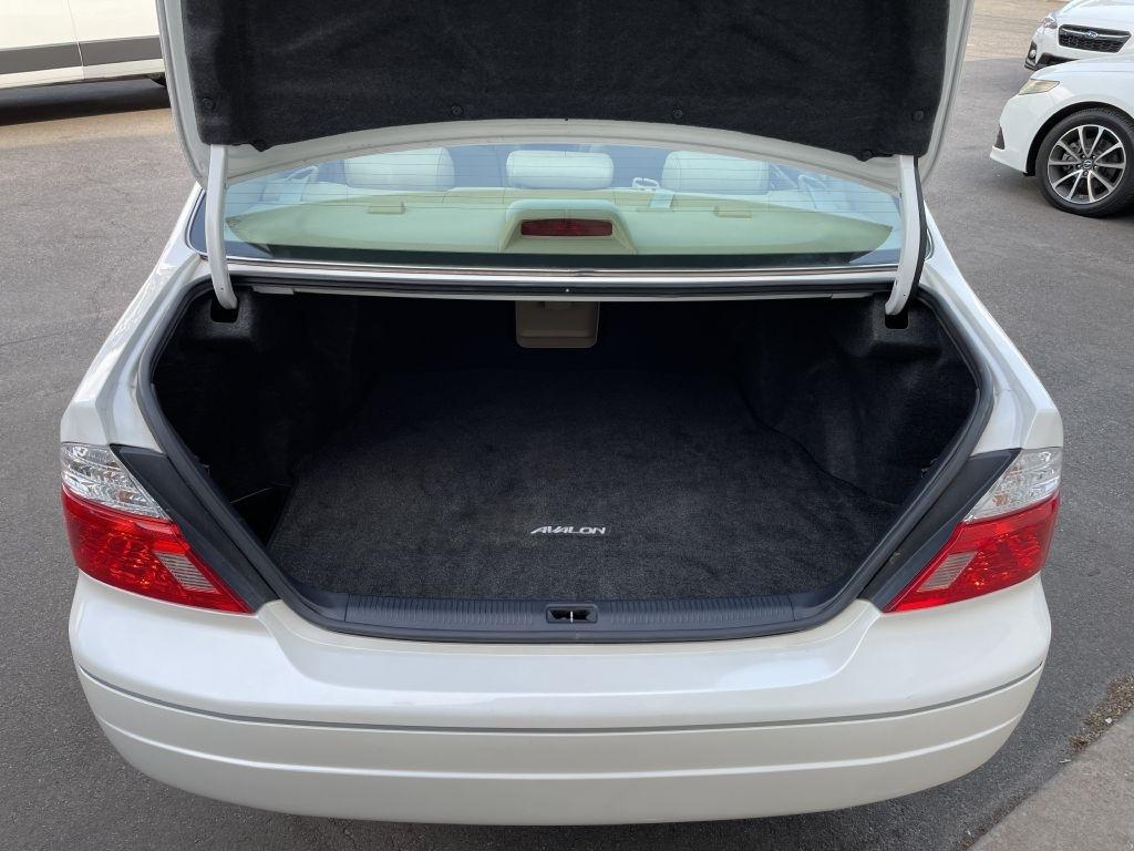 Toyota Avalon XL 2004