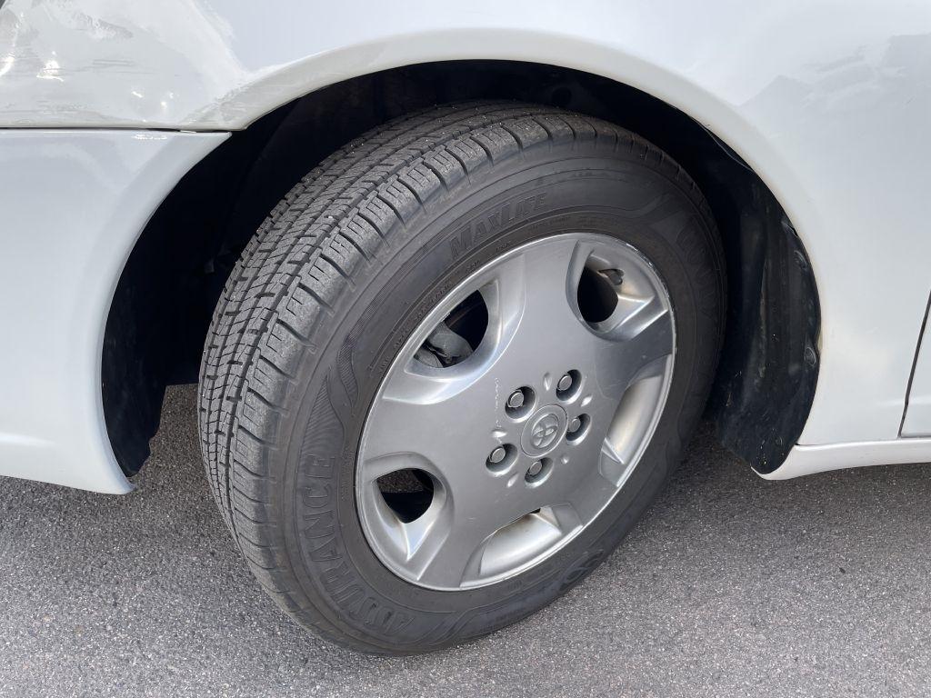 Toyota Avalon XL 2004