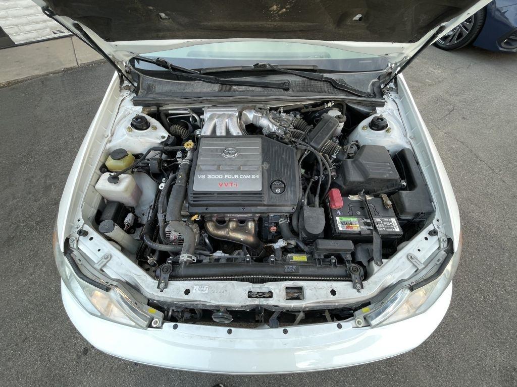 Toyota Avalon XL 2004