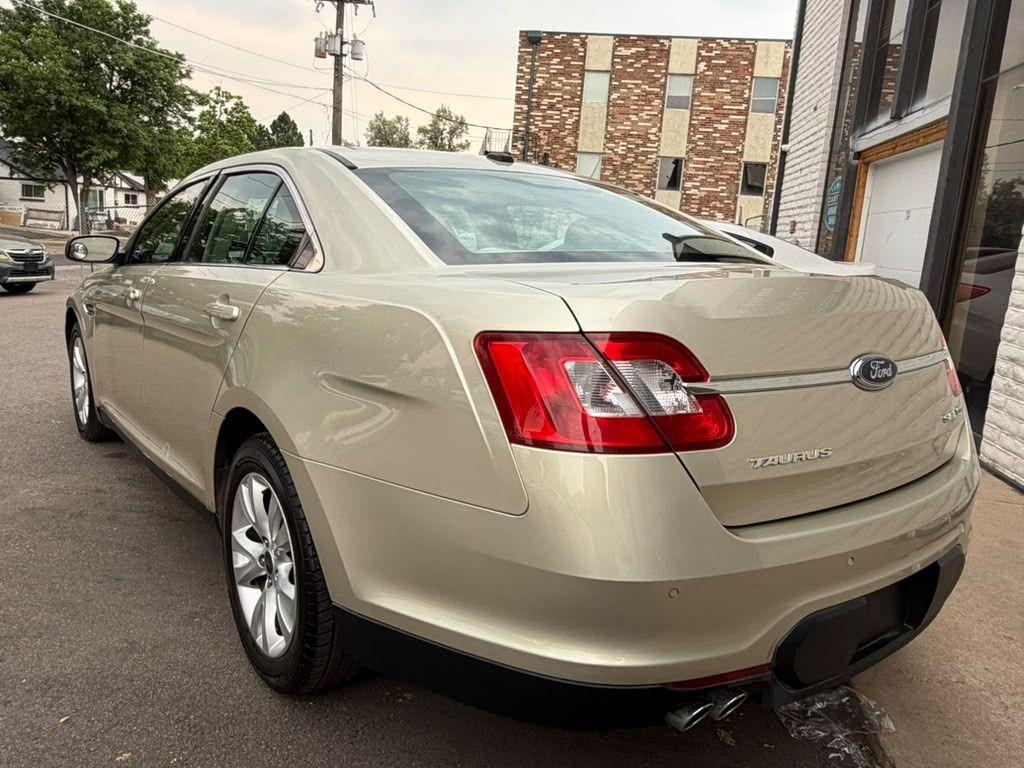 Ford Taurus SEL AWD 2010