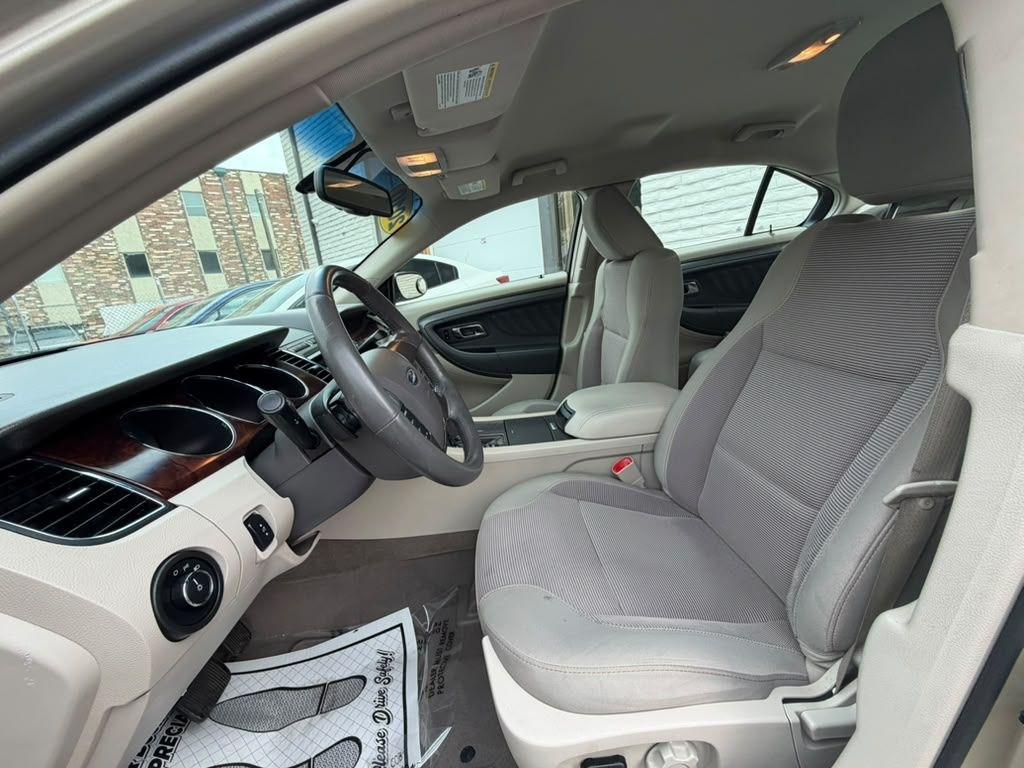 Ford Taurus SEL AWD 2010
