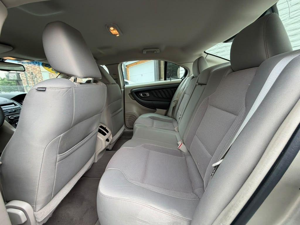 Ford Taurus SEL AWD 2010