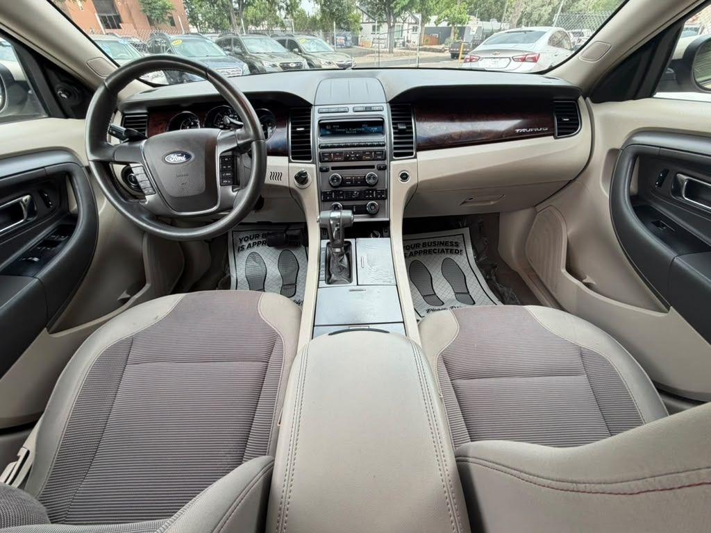 Ford Taurus SEL AWD 2010
