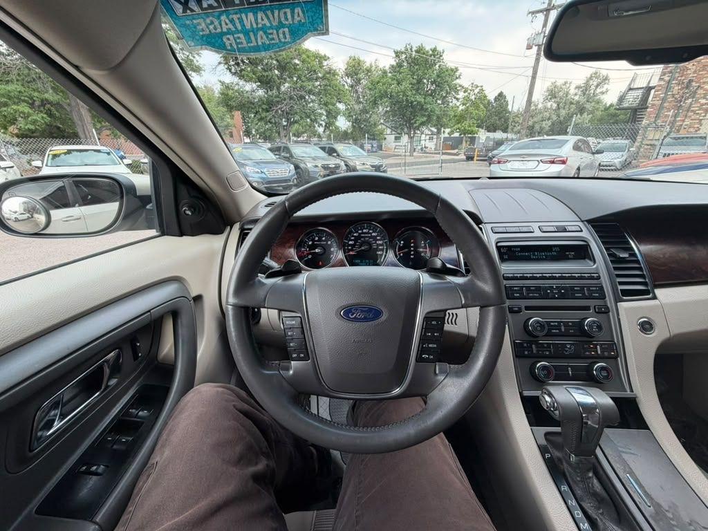 Ford Taurus SEL AWD 2010