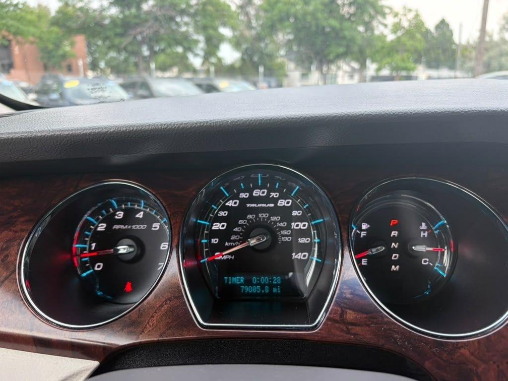 Ford Taurus SEL AWD 2010