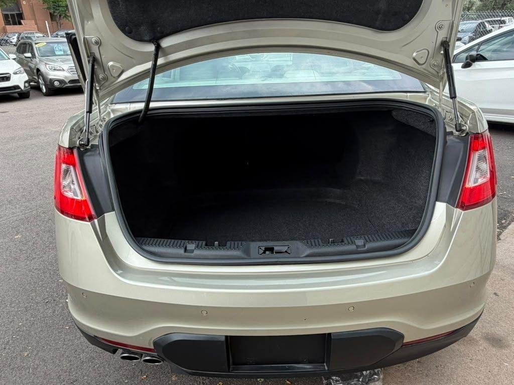 Ford Taurus SEL AWD 2010